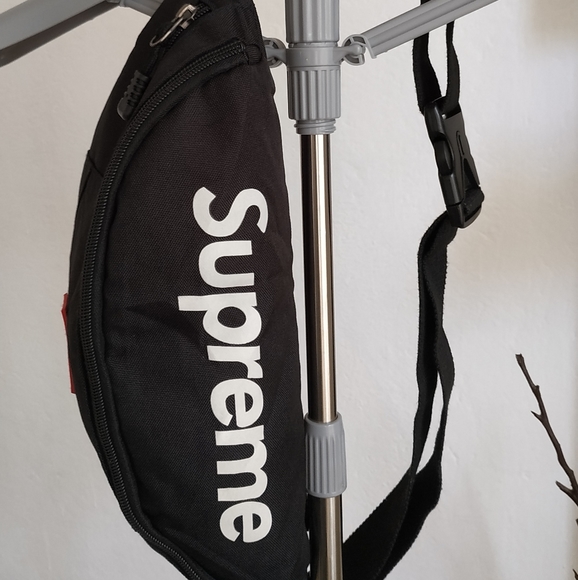 Supreme Logo Print Fanny Bag For Men & Woman - Picture 6 of 9